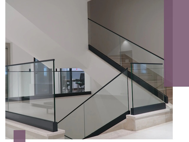 Стеклянные перила премиум-класса с установкой в Иркутске