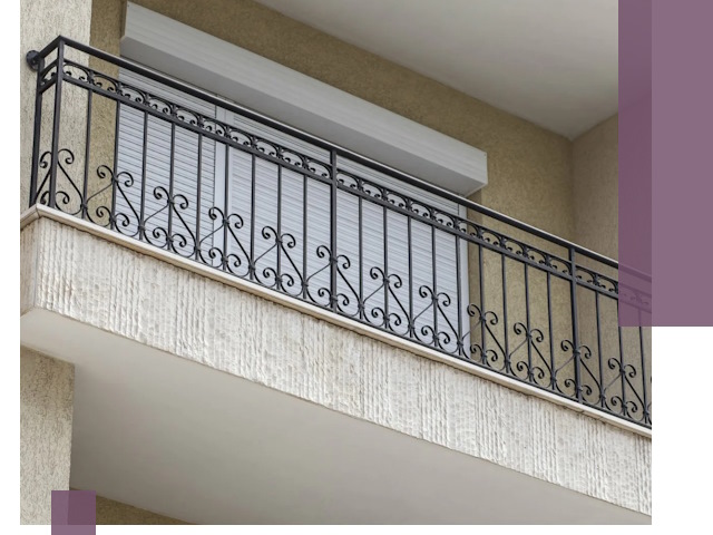 Балконные ограждения из металла и стекла в Иркутске для домов