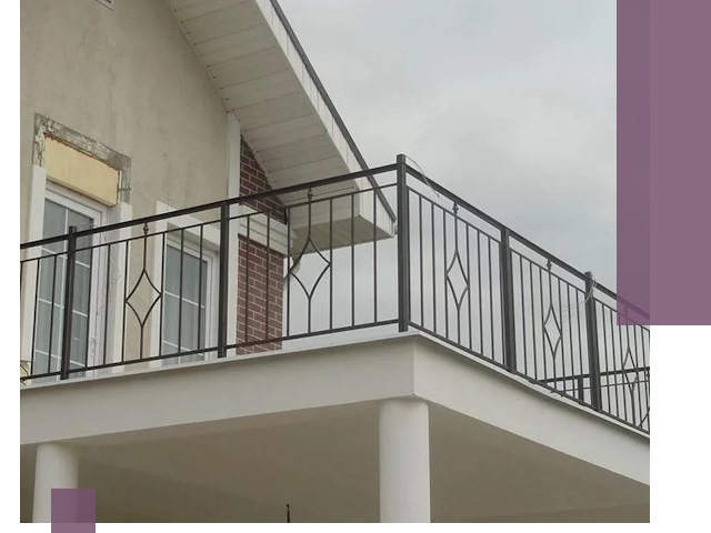 Изготовление балконных ограждений в Иркутске из металла и стекла