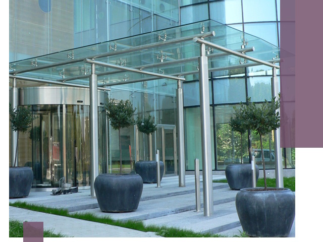 Навесы из стекла на заказ в Иркутске — монтаж и установка