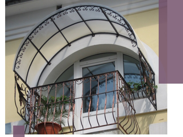 Козырьки над балконом в Иркутске — изготовление и монтаж