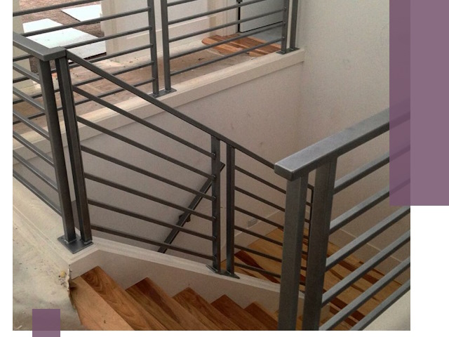 Изготовление поручней из металла и дерева в Иркутске